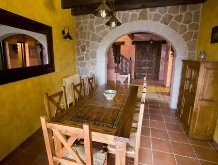 Casas Herrenales De Ulaca בית כפרי