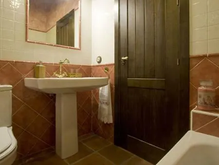 Casas Herrenales De Ulaca * Solosancho