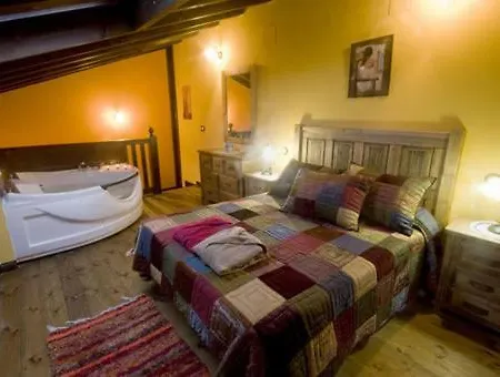 Casas Herrenales De Ulaca בית כפרי