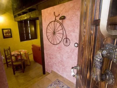 Casas Herrenales De Ulaca בית כפרי