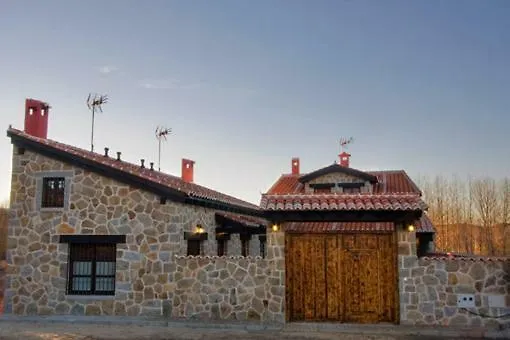 Casas Herrenales De Ulaca 컨트리하우스 *