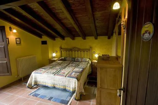 Casas Herrenales De Ulaca *