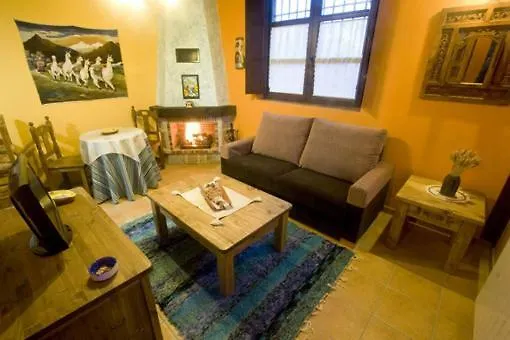 Casas Herrenales De Ulaca 컨트리하우스 *